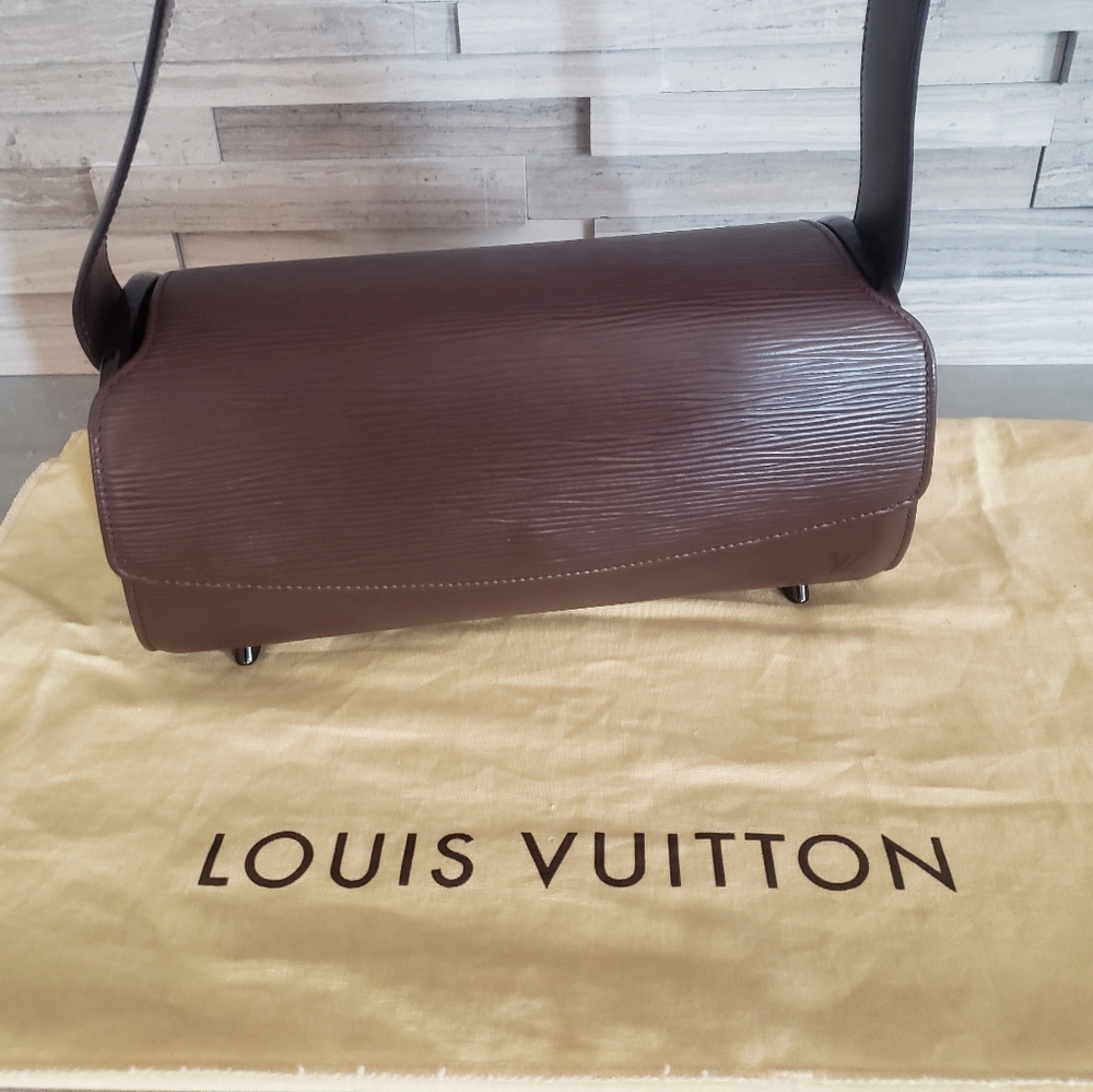 100% Authentic LOUIS VUITTON Epi Nocturne PM